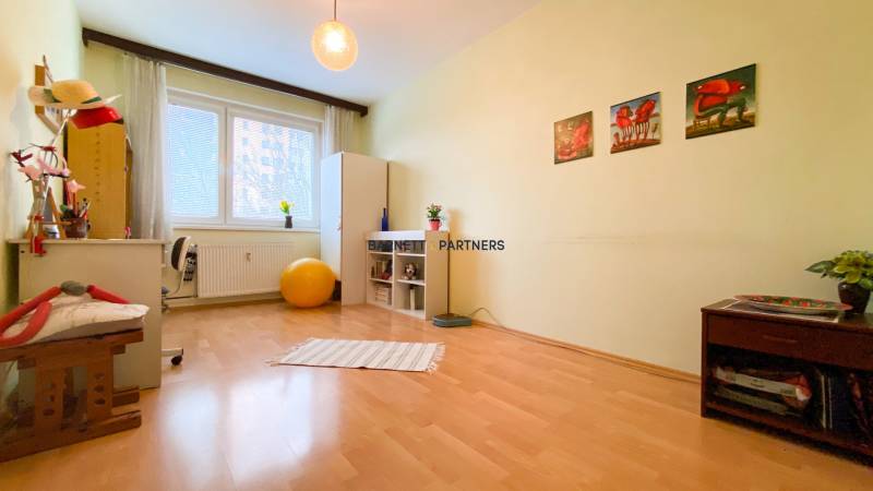 VERKAUF EINER GERÄUMIGEN VIERZIMMERWOHNUNG UND INSPIRATIONSQUELLE