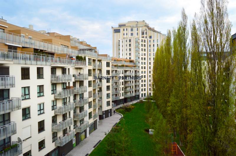 WILLKOMMEN AN BOARD VON DREI-ZIMMER-WOHNUNG IM NEUBAU EDEN PARK 